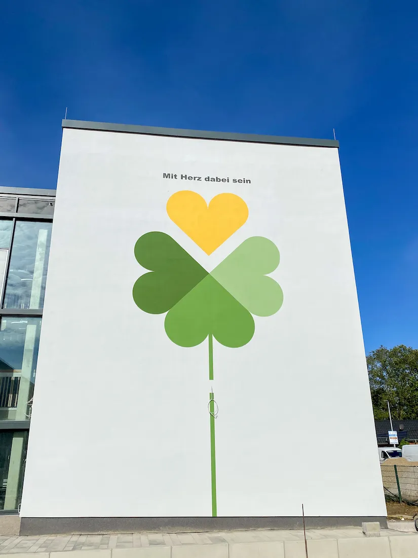 Fassadengestaltung Grundschule in Bobitz