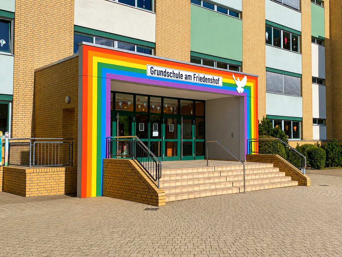 Dekorative Farbgestaltung Grundschule am Friedenshof in Wismar