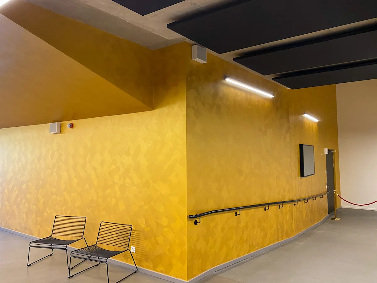 Farbgestaltung Goldoptik Kulturbühne in Parchim